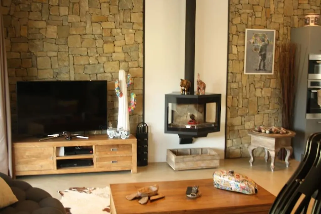 Magnifique Villa Le Sud Climatisee A 10 Mn Des Plages Avec Piscine Pour 6 Personnes Classee 4 Etoiles A Le Beausset 0*,  France